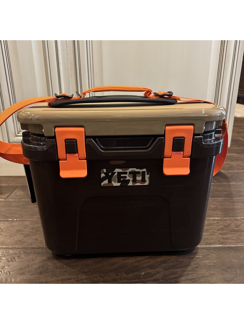YETI Roadie 15 Wetlands Camo Brown Hard Cooler DoubleDuty Shoulder Strap (NWT)